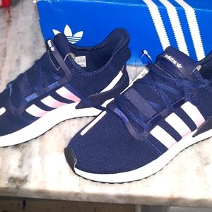 Big Kid's size 7 Adidas Size 9 for women